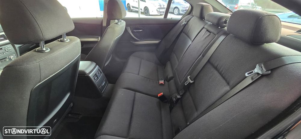 BMW 318 d Sport - 10