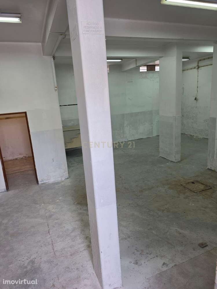 Armazém em localização premium em Linda a Velha para Venda - Grande imagem: 5/5