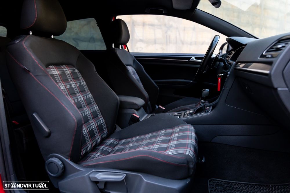 VW Golf GTI Performance BlueMotion DSG - 11