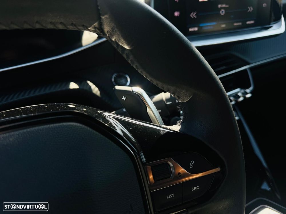 Peugeot 2008 1.2 PureTech Allure Pack EAT8 - 26