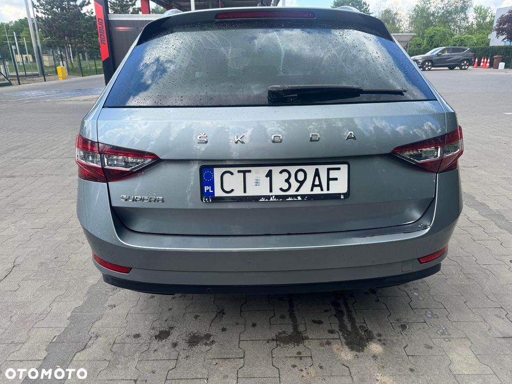 Skoda Superb 2.0 TDI Style DSG - 6