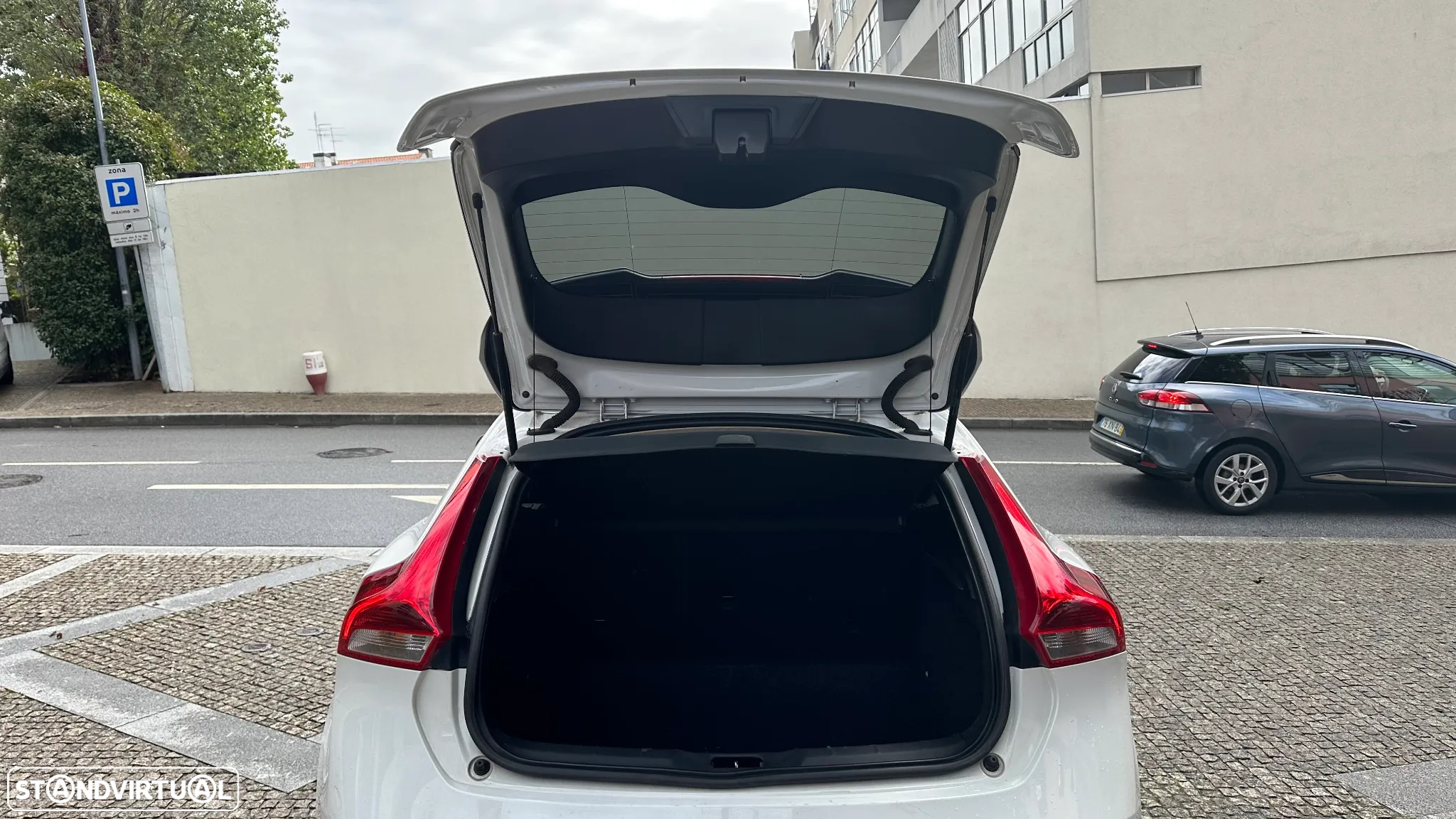 Volvo V40 1.6 D2 R-Design - 32