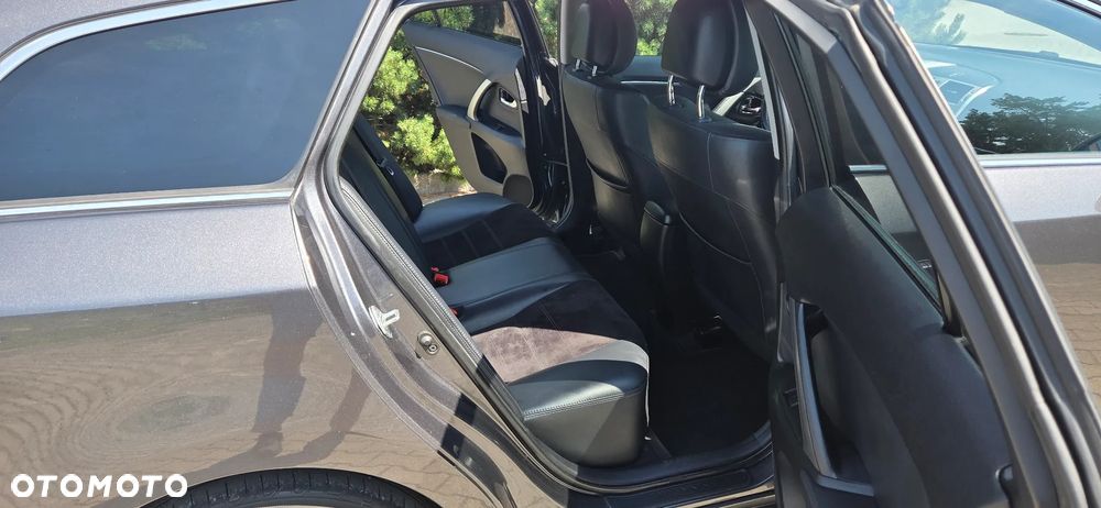 Toyota Avensis 1.8 Premium - 23