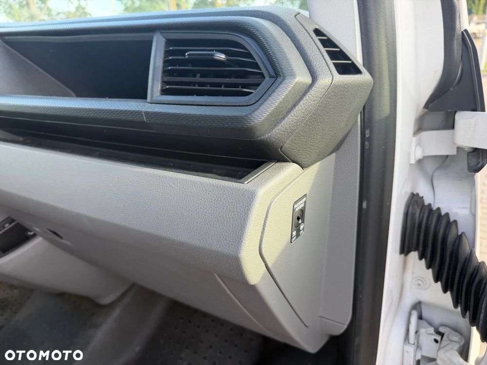 Volkswagen Transporter - 29