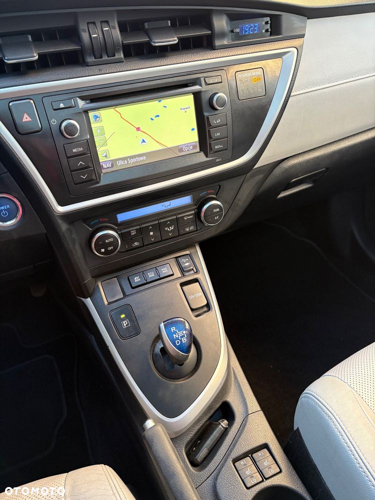Toyota Auris 1.8 VVT-i Automatik Executive - 11