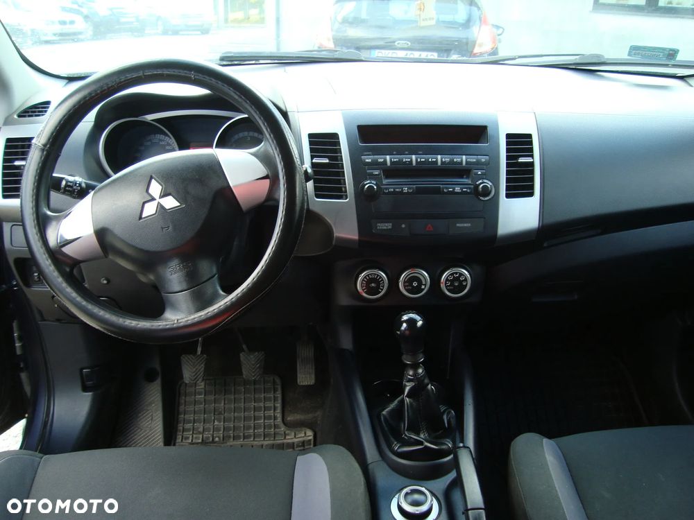 Mitsubishi Outlander - 10