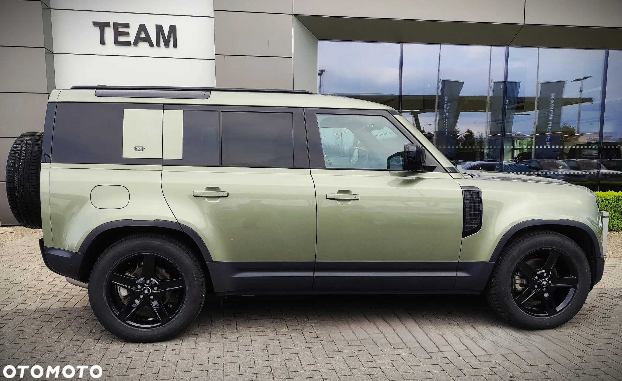Land Rover Defender - 10