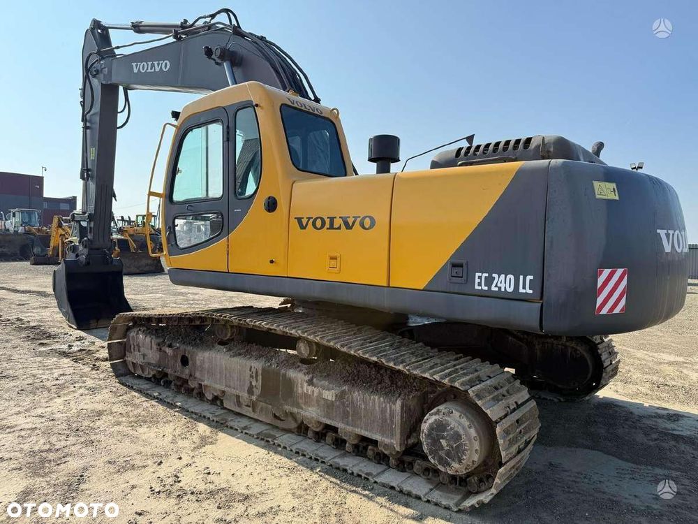 Volvo EC 240 LC - 4