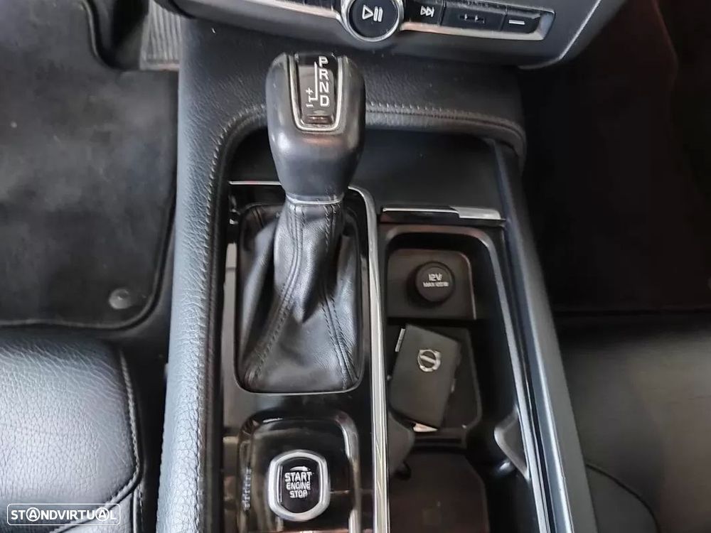 Volvo V90 2.0 D4 Momentum Geartronic - 32
