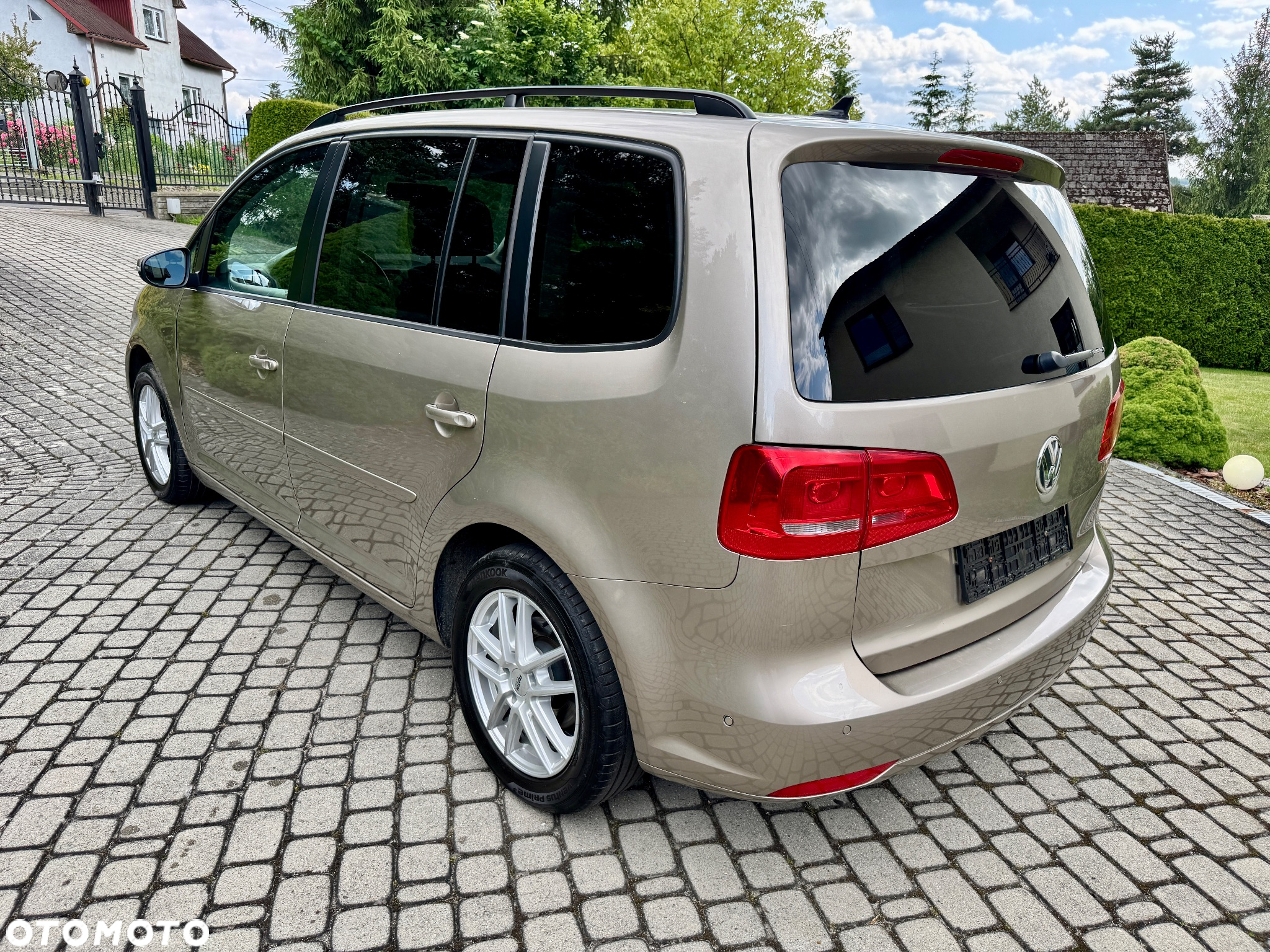 Volkswagen Touran 1.6 TDI DPF BlueMotion Technology DSG Comfortline - 3