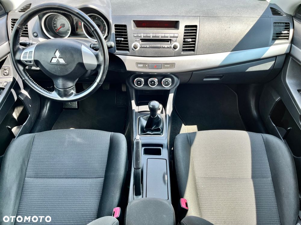 Mitsubishi Lancer 1.5 Invite - 22
