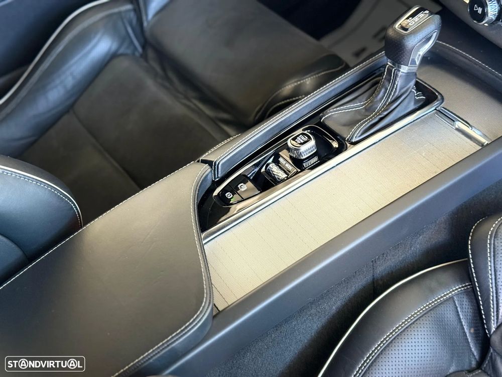 Volvo XC 90 2.0 D4 R-Design - 29