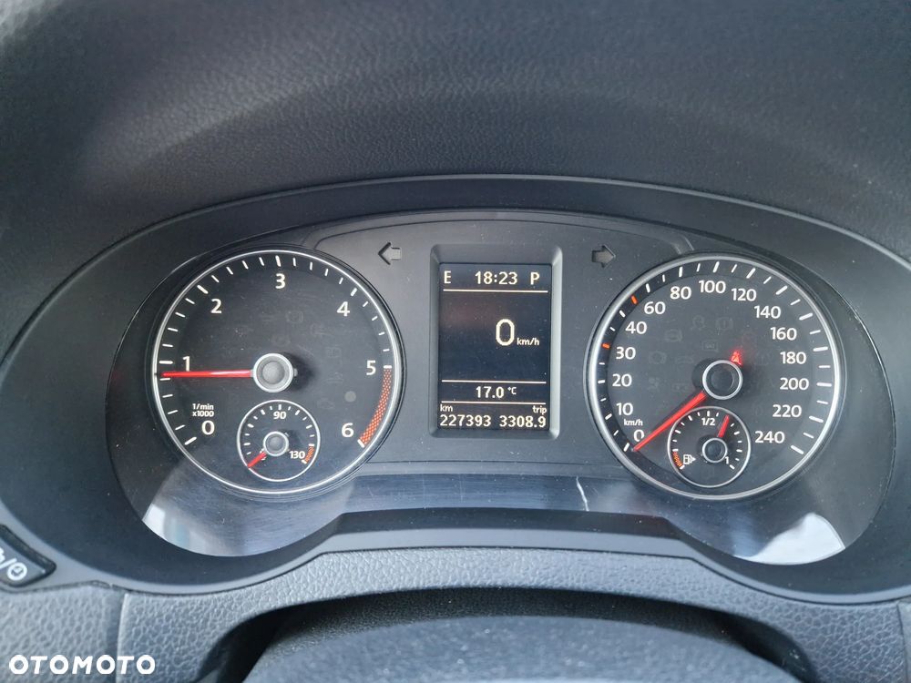 Volkswagen Sharan 2.0 TDI DSG BlueMotion Technology Highline - 20
