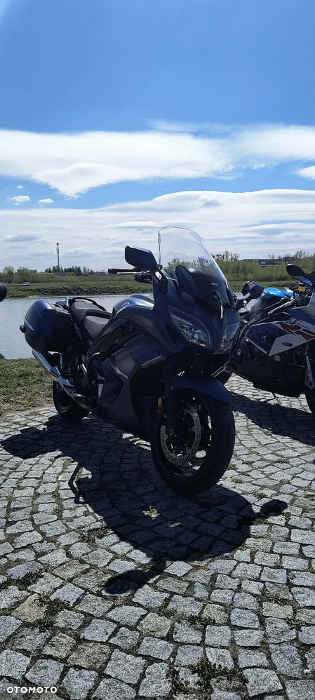 Yamaha FJR - 2