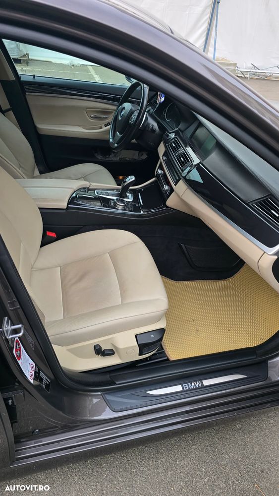 BMW Seria 5 525d xDrive AT - 13