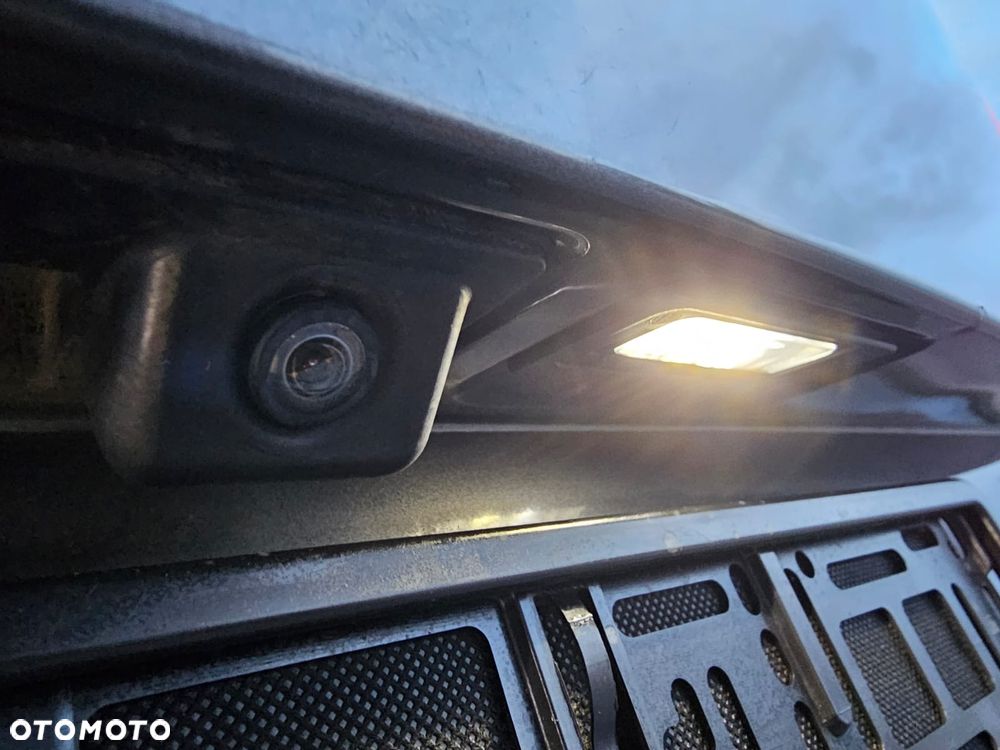 Volkswagen Touran 2.0 TDI DPF Highline - 35
