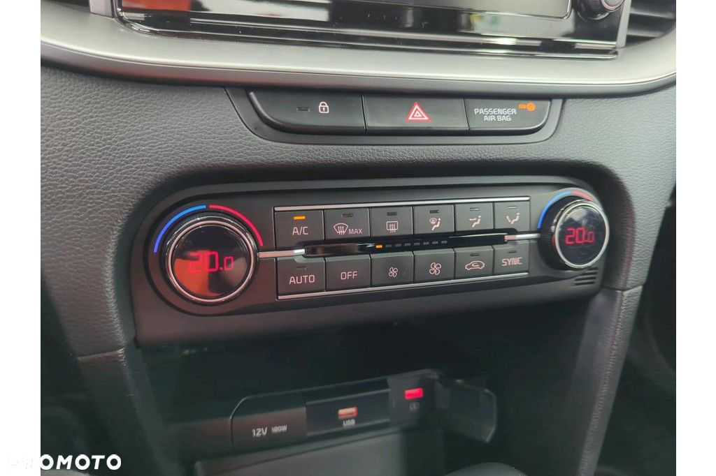 Kia Ceed - 8