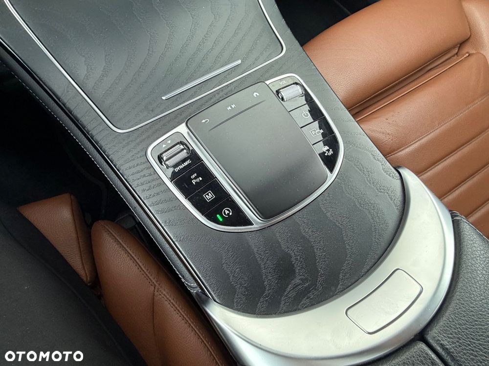 Mercedes-Benz GLC 200 d 4Matic 9G-TRONIC AMG Line - 29