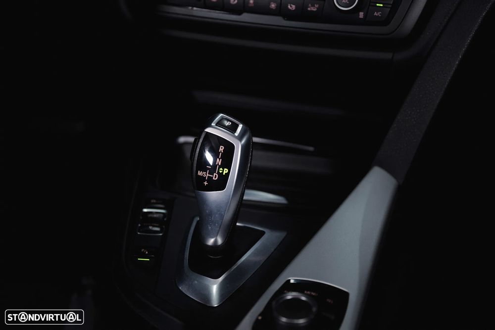 BMW 320 d Auto Exclusive - 17