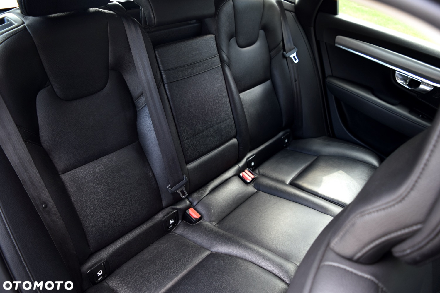 Volvo V90 T8 AWD Plug-In Hybrid Momentum Pro - 24