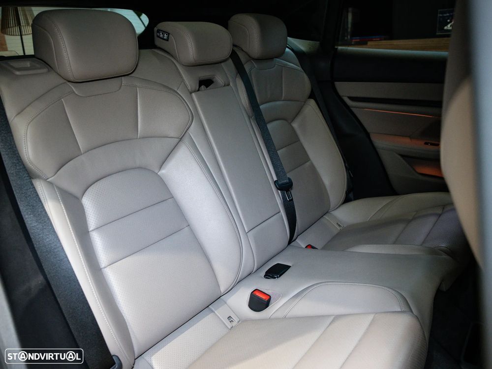 Porsche Taycan Cross Turismo 4 - 33