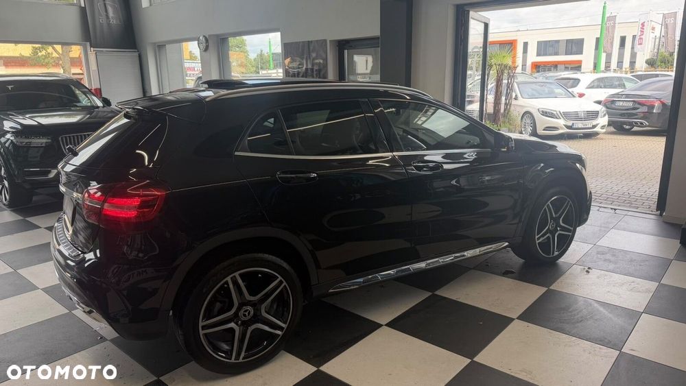 Mercedes-Benz GLA - 11