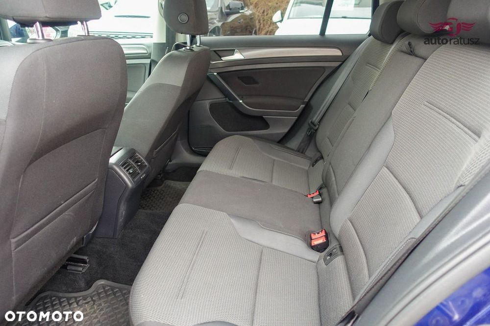 Volkswagen Golf - 10