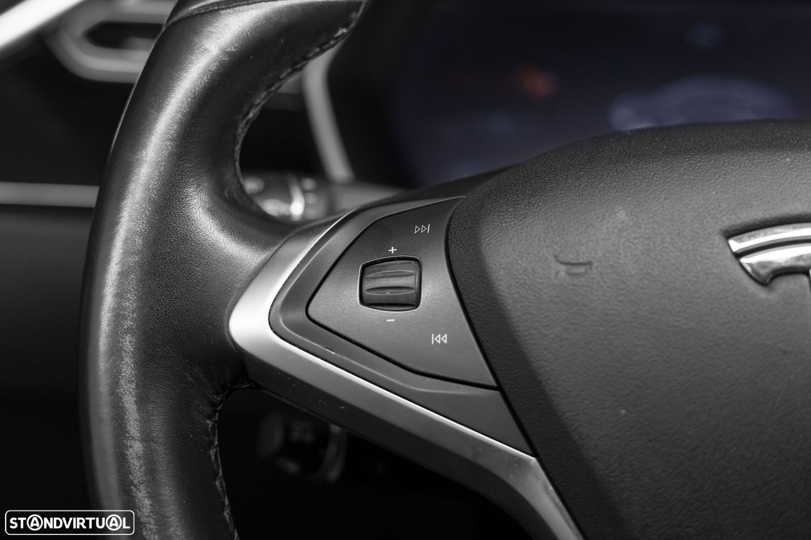 Tesla Model S 75 - 32