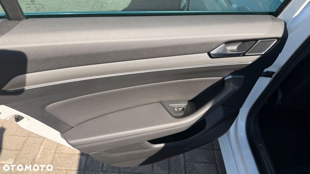 Volkswagen Passat - 22
