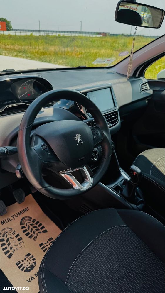 Peugeot 208 PureTech 82 Start & Stop Allure - 23