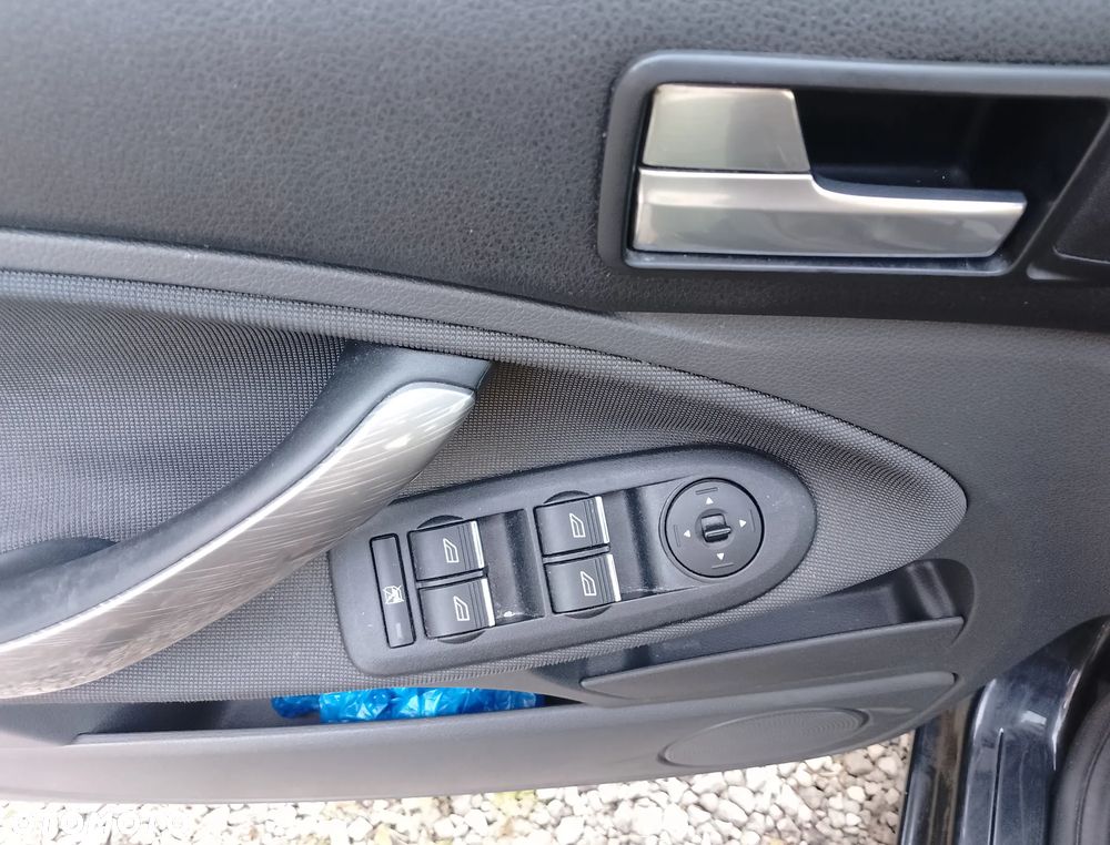 Ford C-MAX 1.8 Titanium - 22