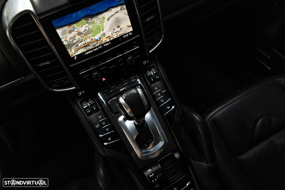 Porsche Cayenne Diesel Platinum Edition - 18