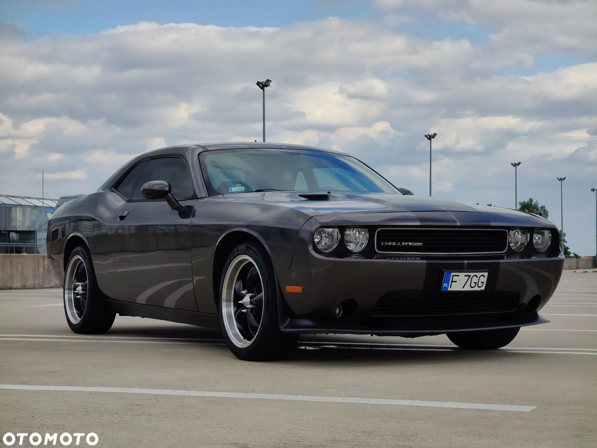 Dodge Challenger - 1