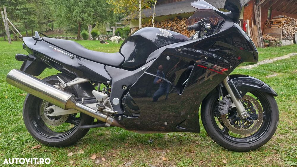 Honda CBR 1100XX Super Blackbird - 1
