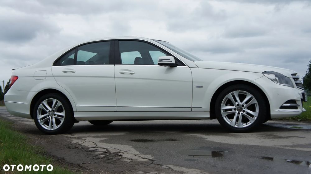 Mercedes-Benz Klasa C 180 CGI Automatik BlueEFFICIENCY - 11