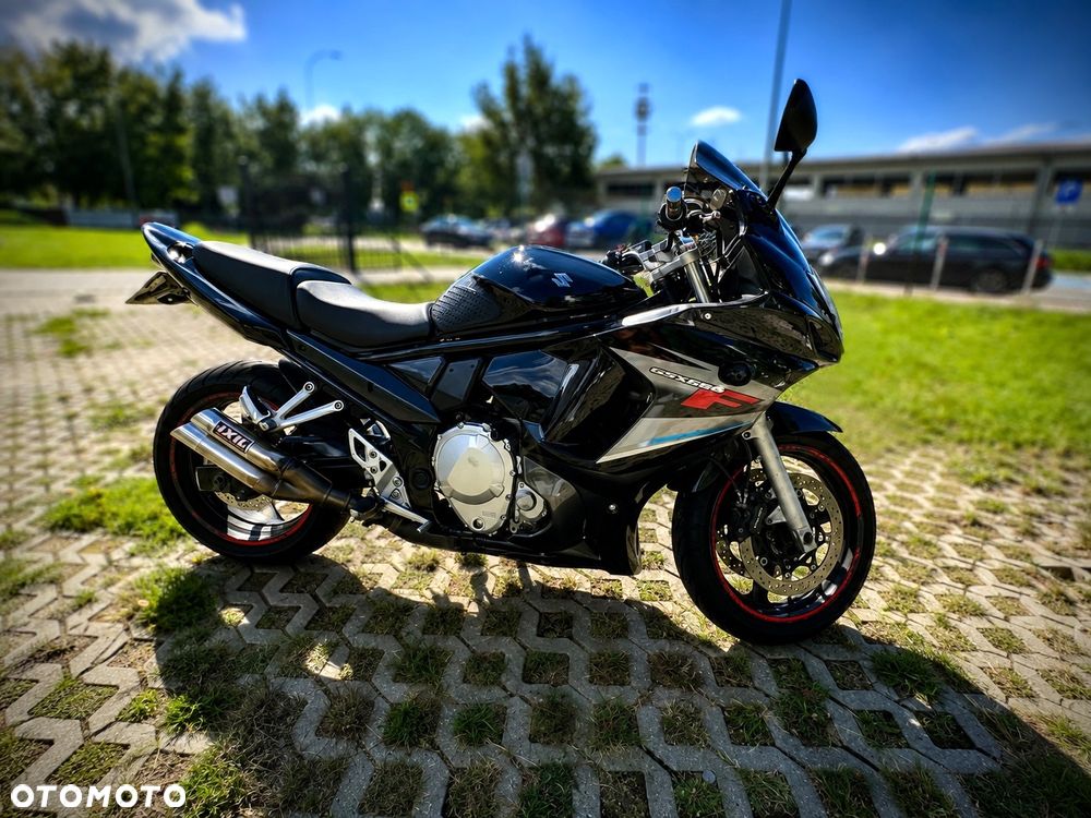Suzuki GSX - 2