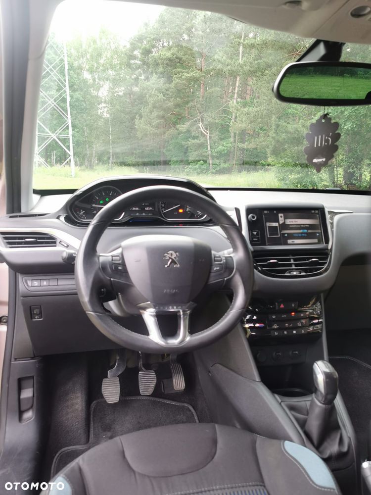 Peugeot 208 - 17