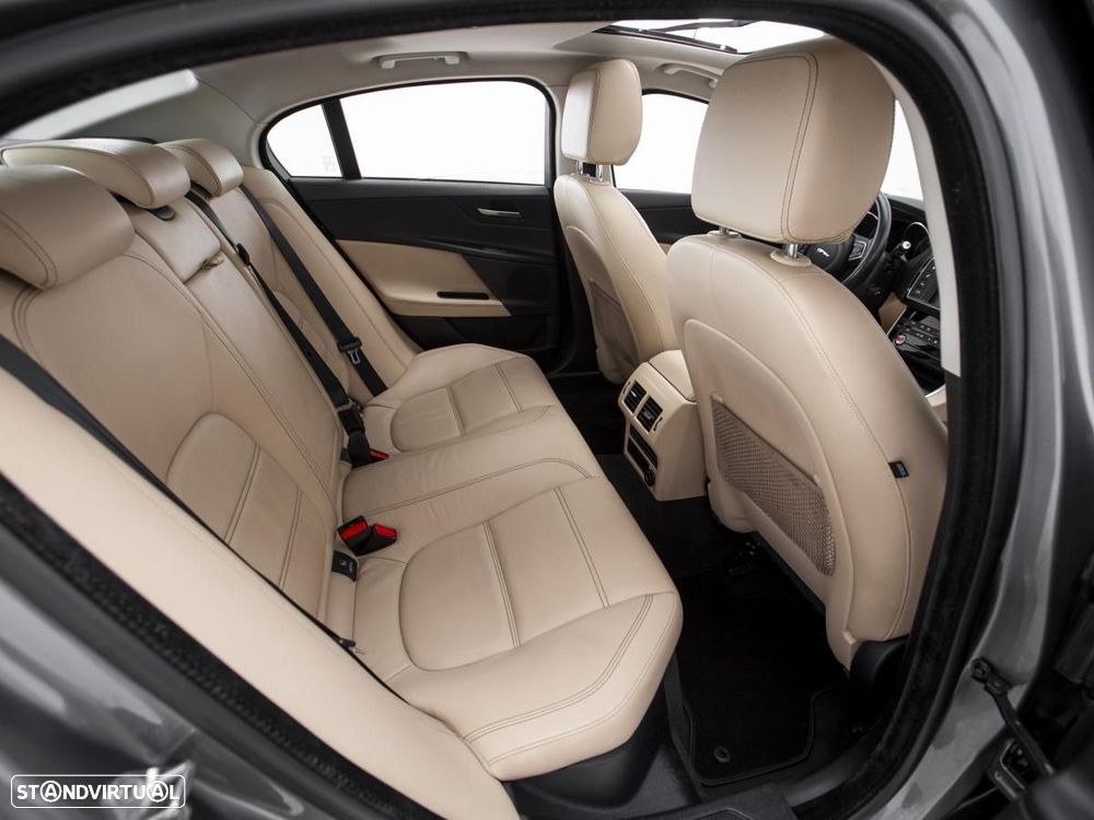 Jaguar XE - 12
