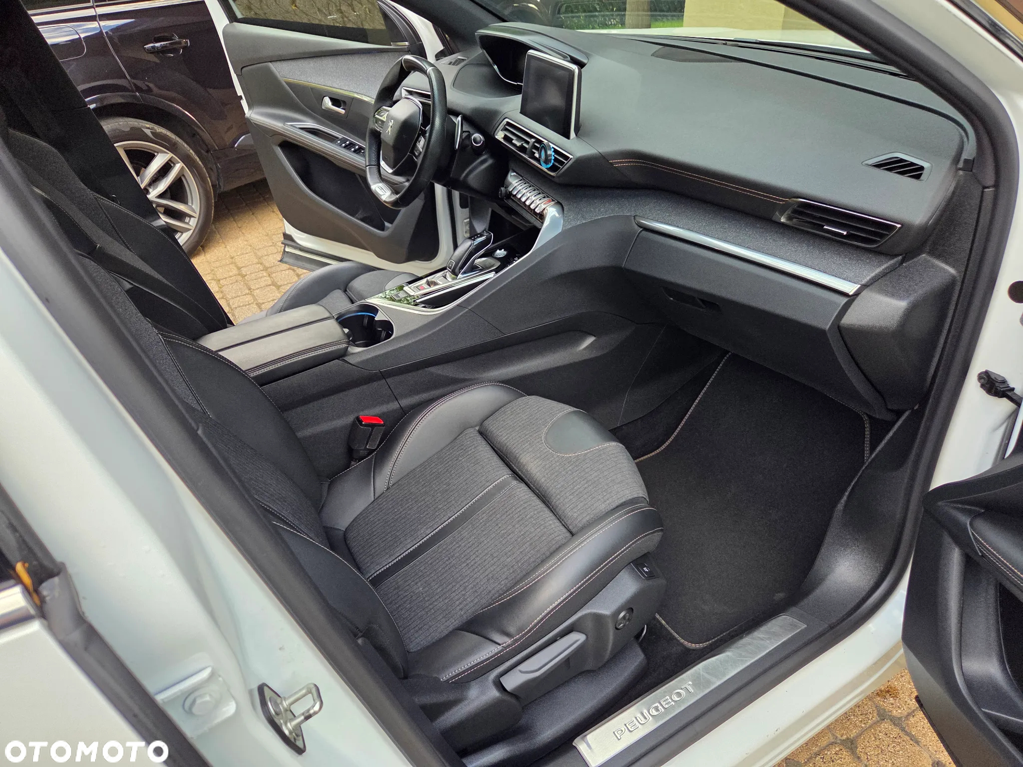 Peugeot 3008 1.5 BlueHDi GT S&S EAT8 - 17