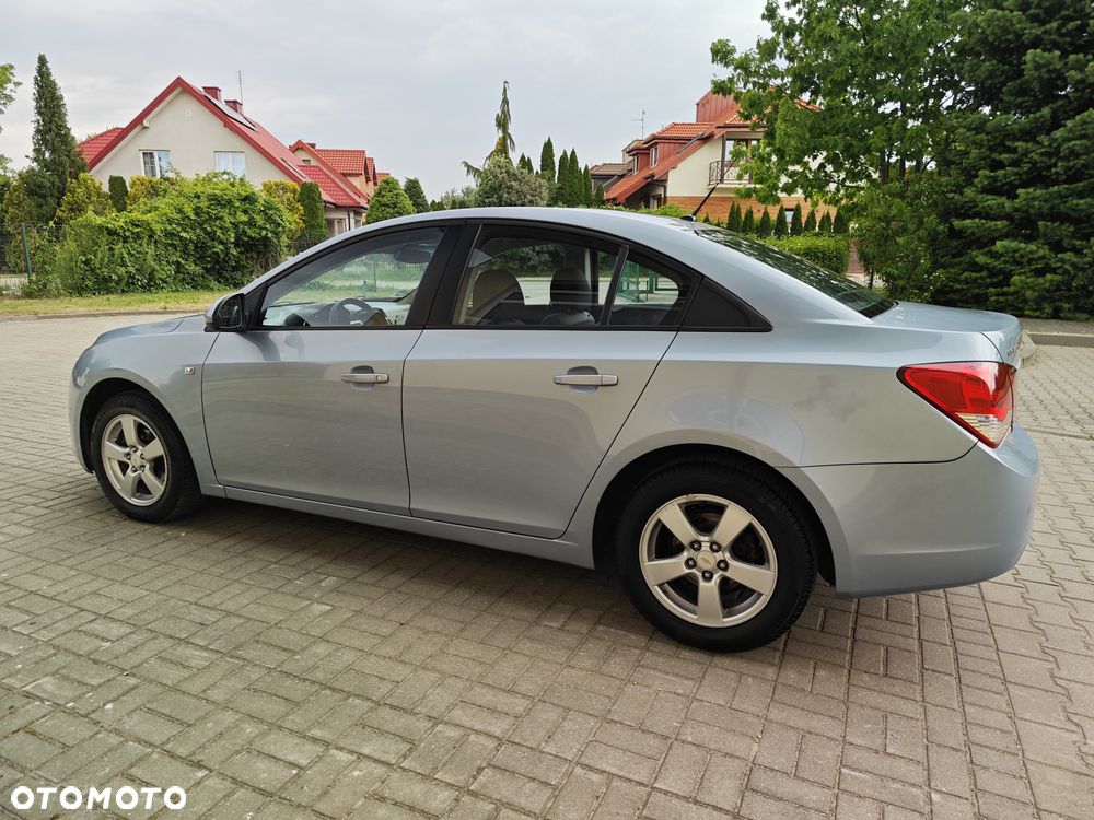 Chevrolet Cruze - 8