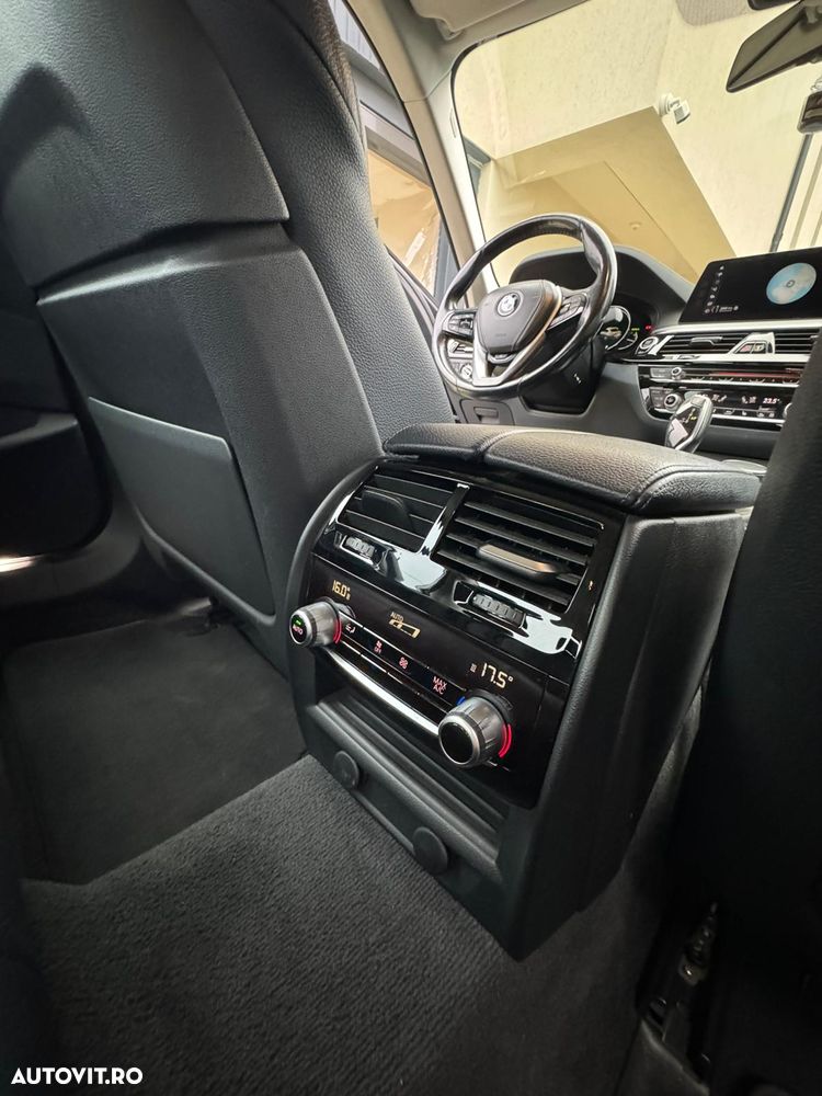 BMW Seria 5 530d xDrive AT - 11
