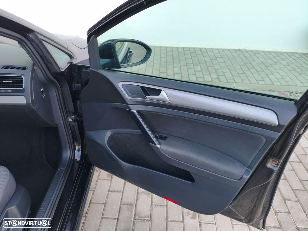 VW Golf 1.6 TDi R-Line - 26