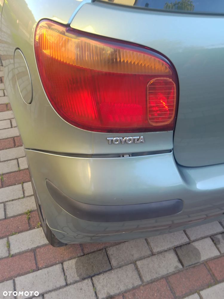 Toyota Yaris 1.0 Base - 18