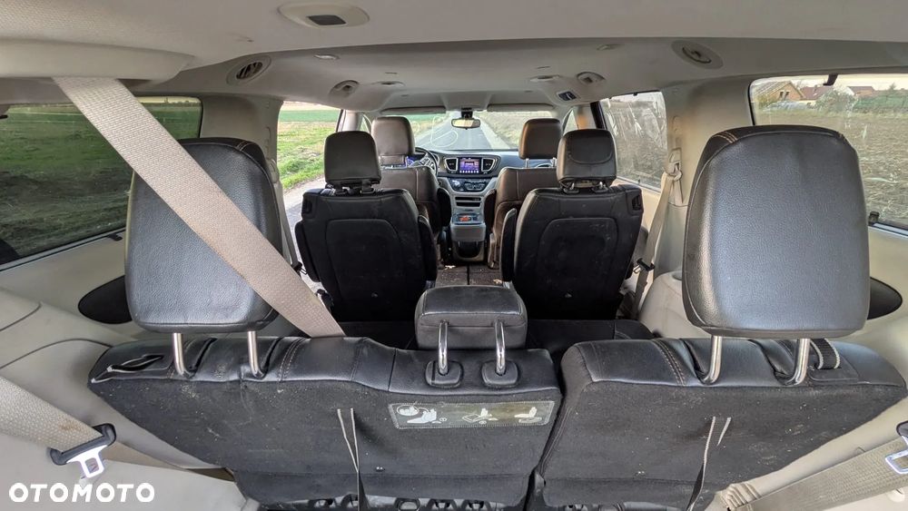 Chrysler Pacifica - 12