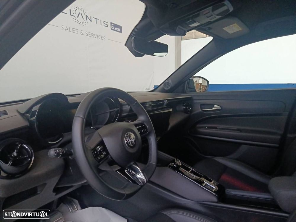 Alfa Romeo Junior 1.2 eDCT6 - 8