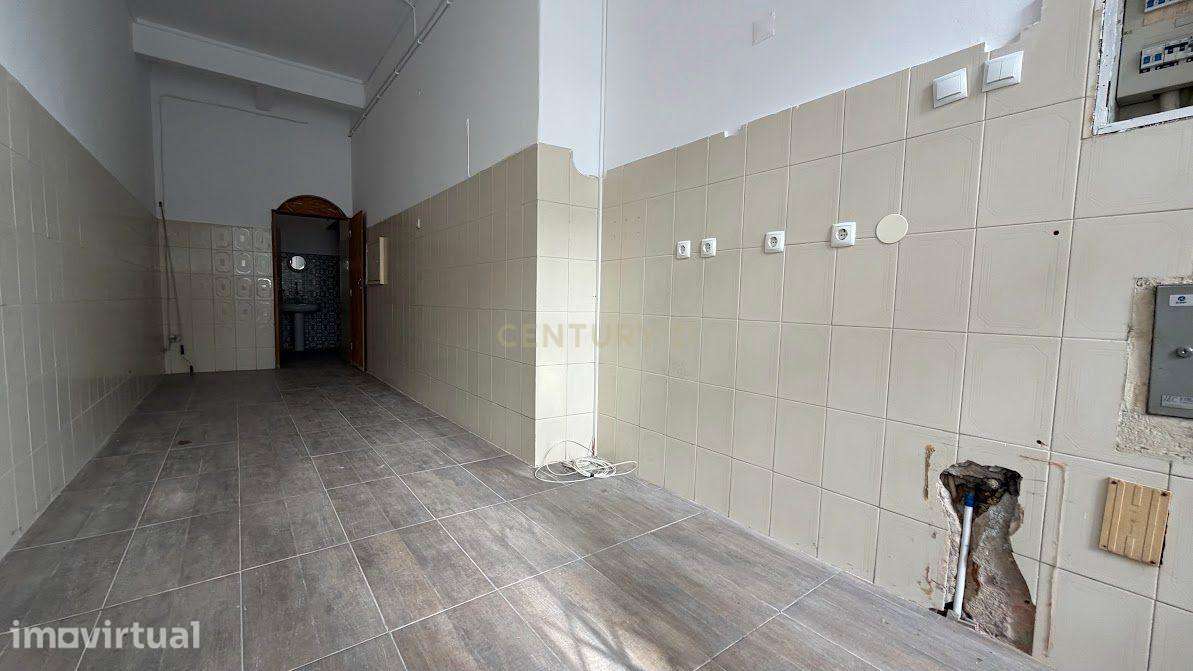 Loja com montra na Amadora - Grande imagem: 4/26