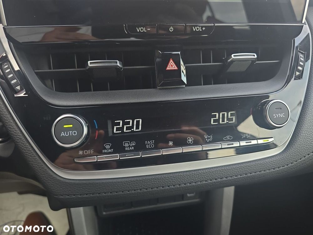 Toyota Corolla Cross - 24