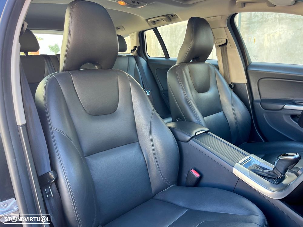 Volvo V60 D6 Plug-In-Hybrid AWD Geartronic Summum - 52