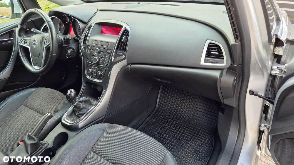 Opel Astra 1.4 T Cosmo - 24