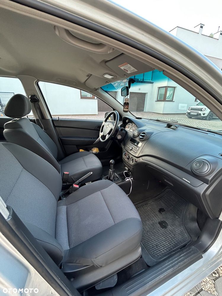 Chevrolet Aveo 1.2 16V Base / Classic - 11